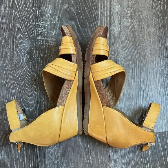 Miz Mooz Cassie leather wedge sandals - Picture 6 of 17